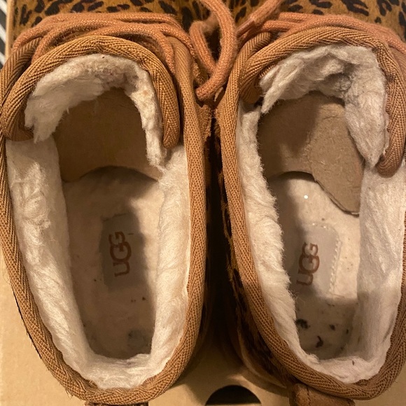 PREOWNED CALF HAIR leopard UGGS - Picture 4 of 6